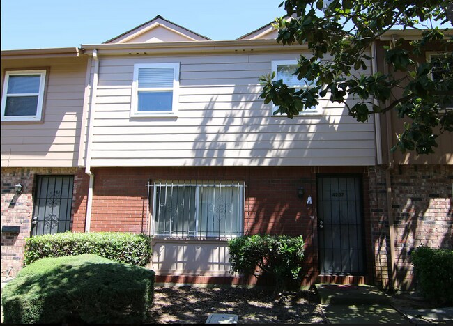 Foto del edificio - 4207 Brookfield Dr