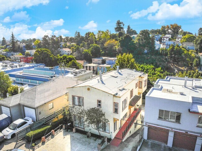 Foto del edificio - 45 Home Pl E