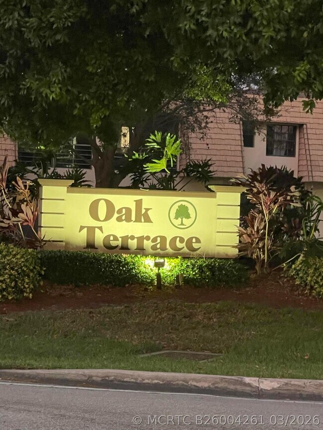 Building Photo - 4259 Oak Terrace Dr