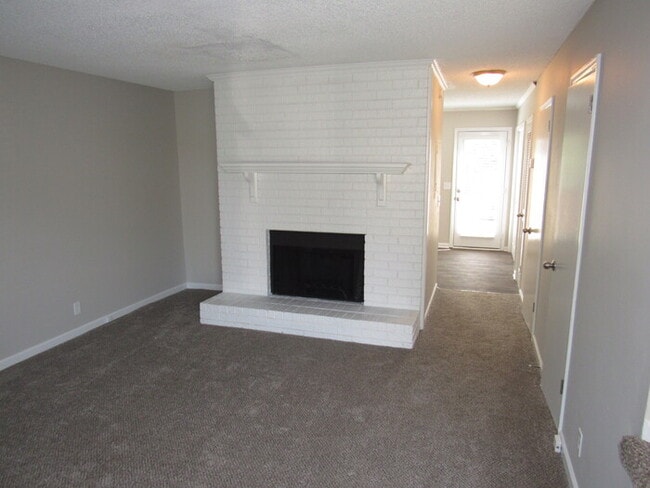 Building Photo - Townhome unit with renovations, trash/lawn...