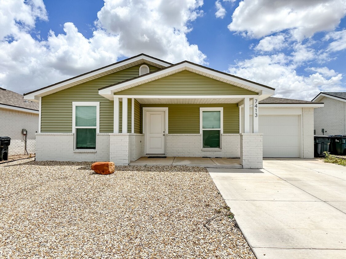 Primary Photo - 3/2/1 in Upland Crossing!