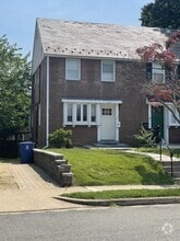 Building Photo - 627 N Nelson St