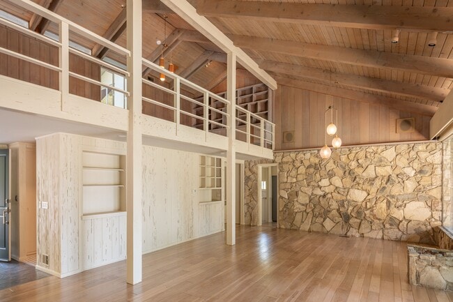 Building Photo - 1365 N Wetherly Dr