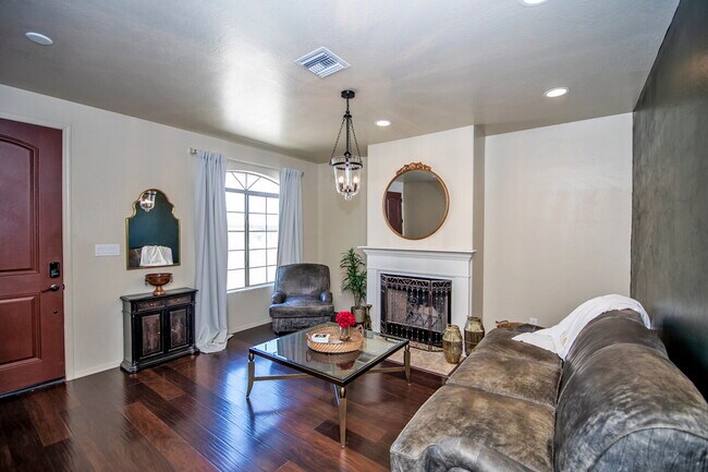 Building Photo - "Fully-Furnished 3-Bedroom, 2-Bathroom Home!"