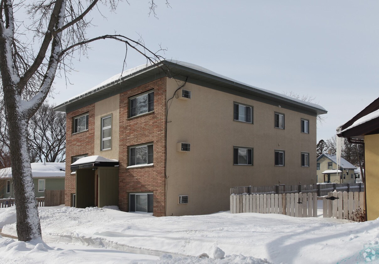 Building Photo - 521 Logan Ave N