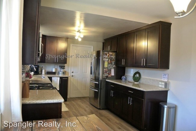 Foto del edificio - 2458 Hummingbird Hill Ln