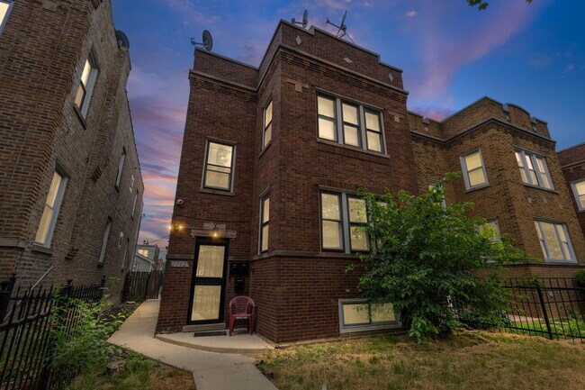Building Photo - 1742 N Mayfield Ave