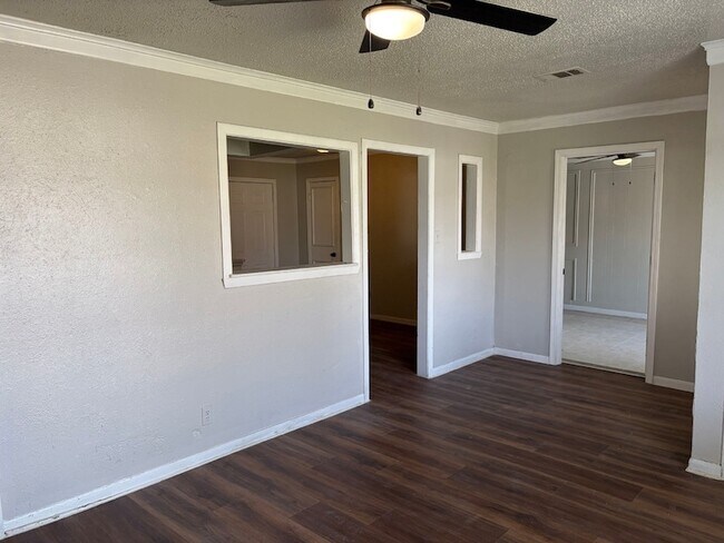 Foto del edificio - 5530 Lakefield Dr