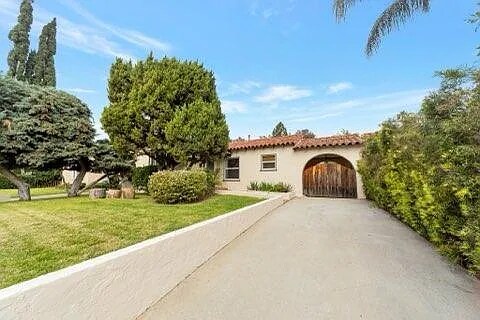 Foto principal - 22051 Crespi St