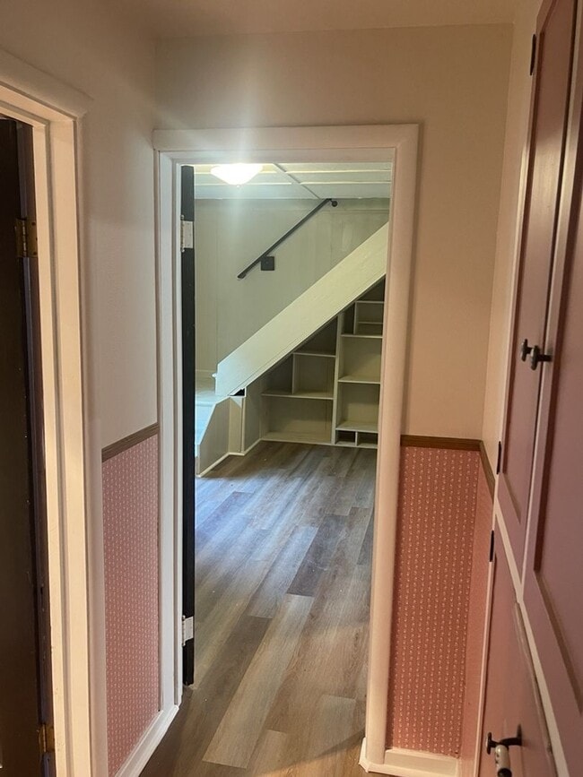 Building Photo - Updated 8 Bedroom Home for Rent!