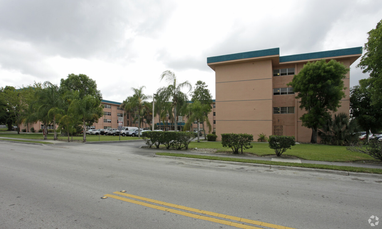 Building Photo - College Park Towers