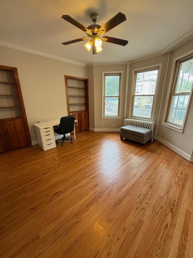 Foto del edificio - 476 Gregory Ave