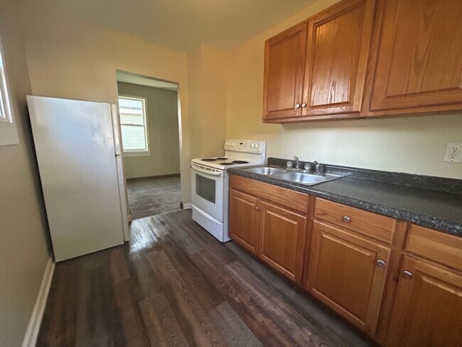 Foto del edificio - 370 8th Ave SW