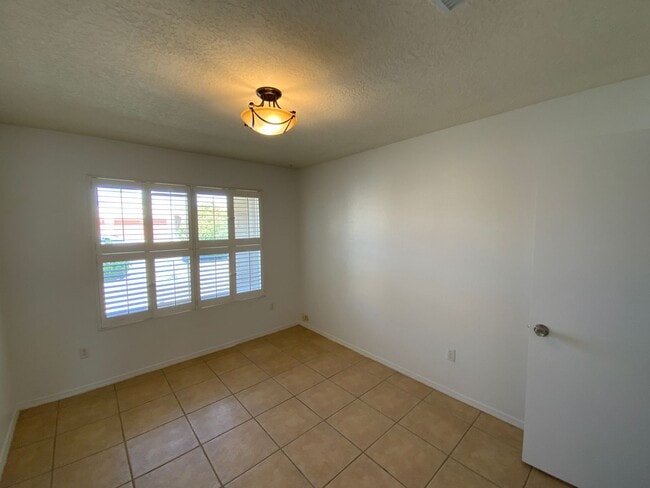 Building Photo - 4 Bedroom Single Story Home Available Near...