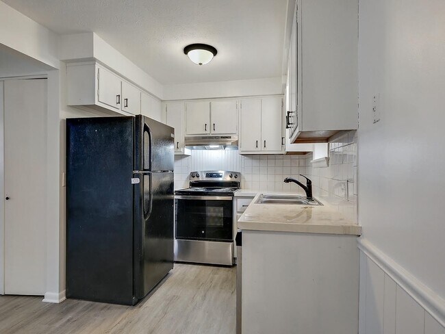 Foto del edificio - 3741 Woodford Ave NW