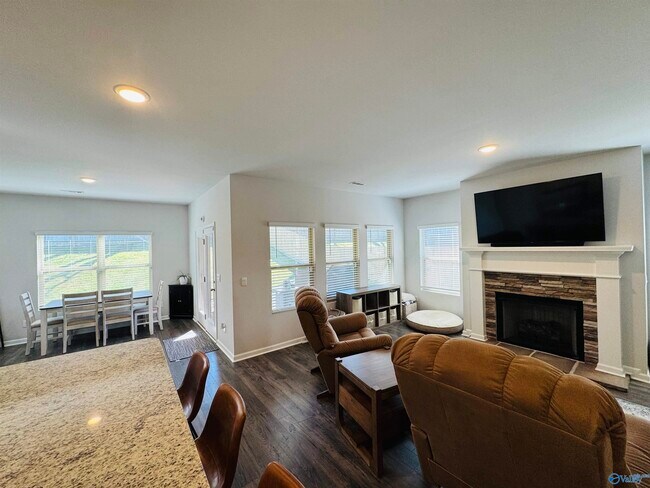 Building Photo - 113 Branton Ct