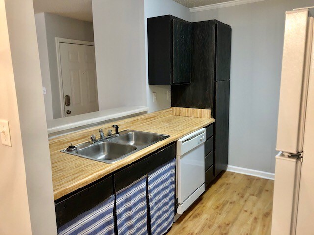 Building Photo - 20 Private Rd 3057