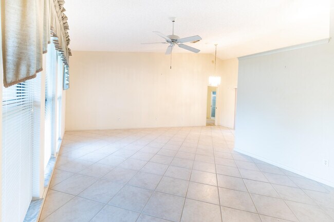 Foto del edificio - 2361 SW Woodridge St