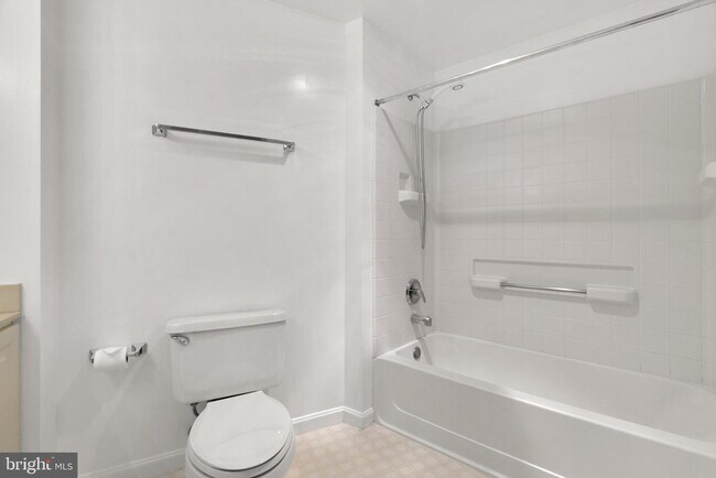 Building Photo - 2900 N Leisure World Blvd