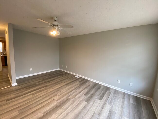 Foto del edificio - 109 Hillridge Ct