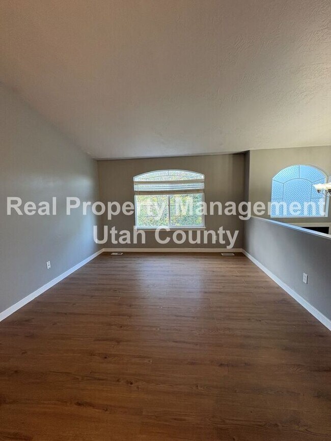 Building Photo - 692 W 410 N