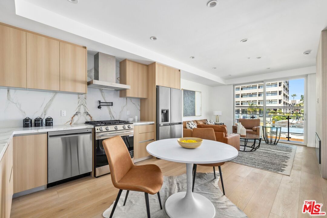 Foto principal - 1414 S Beverly Dr