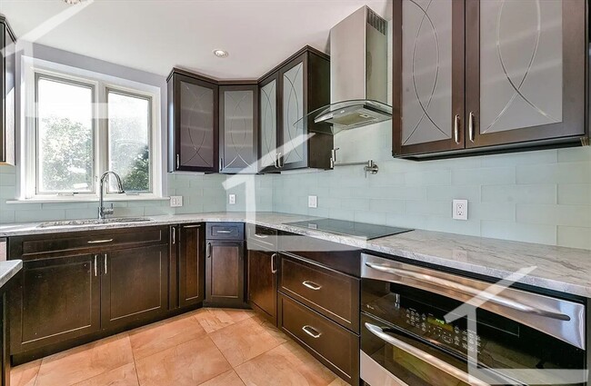 Building Photo - (Promo: $500 Utility Rebate!) STATE OF THE ART Gem in Coolidge Corner!  Covered Parking. Ht & HW ...