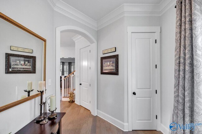 Building Photo - 120 Lombard St