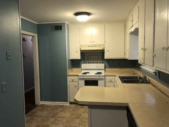 Building Photo - 3800 Willow Cir