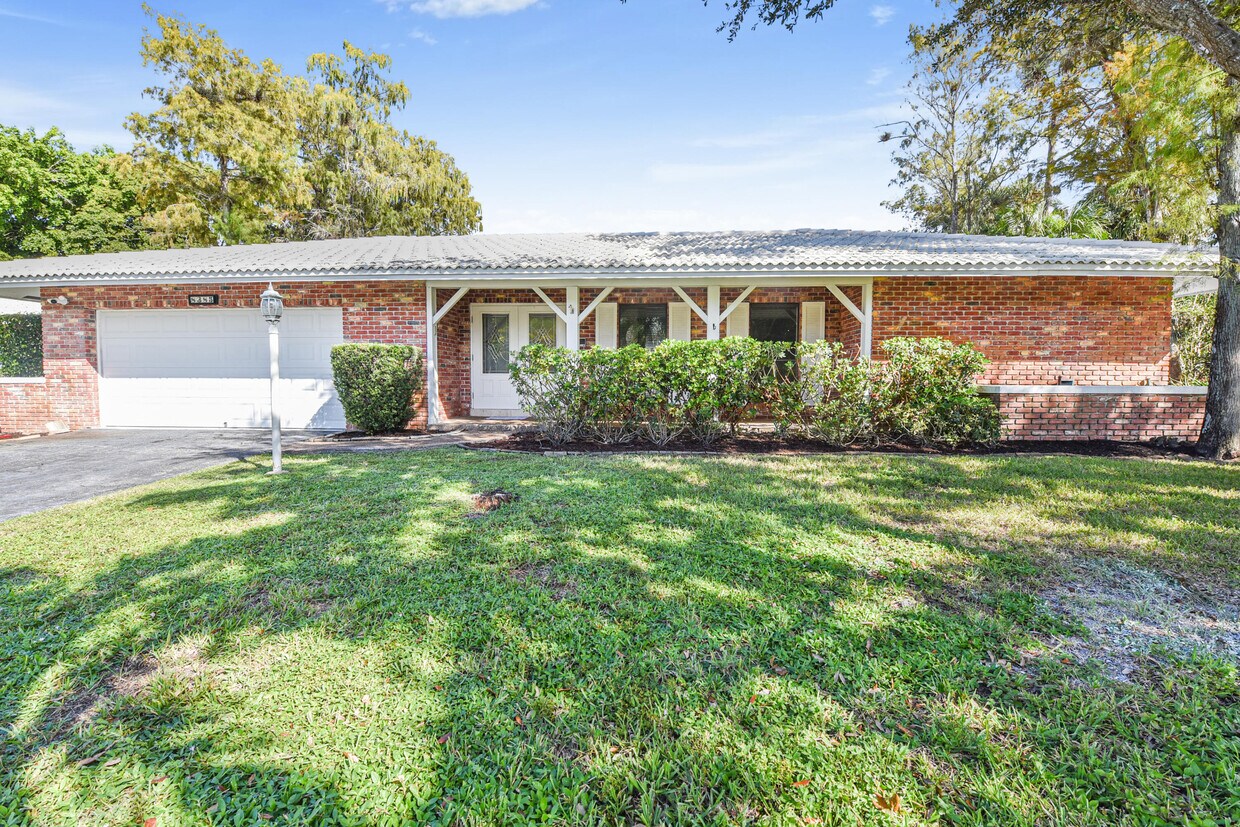 Primary Photo - 8385 NW 14th St