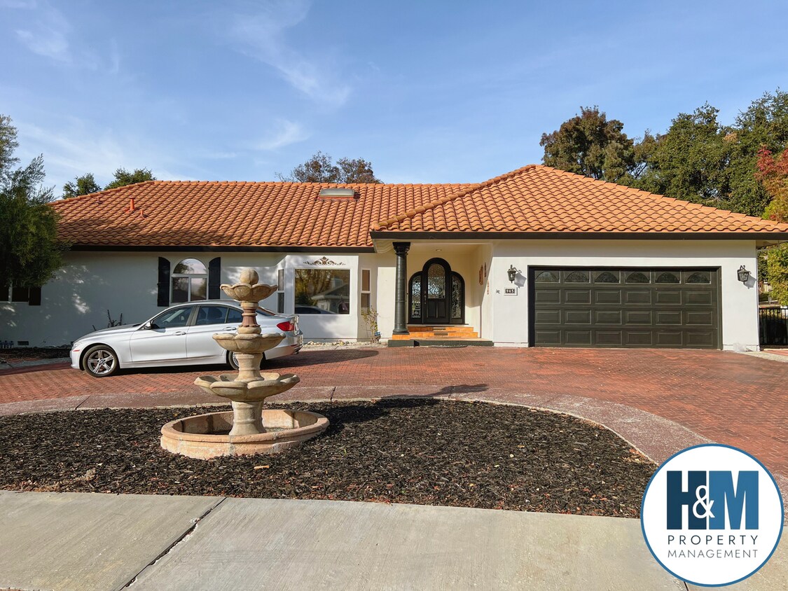 Foto principal - Gated Community Home