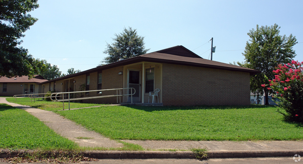 Building Photo - Whispering Pines
