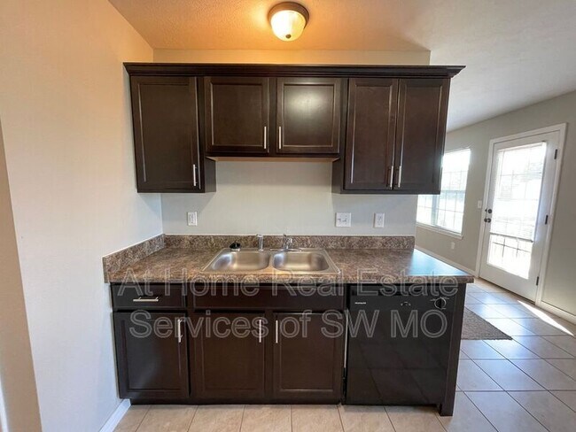 Foto del edificio - 3363 S Hillcrest Ave