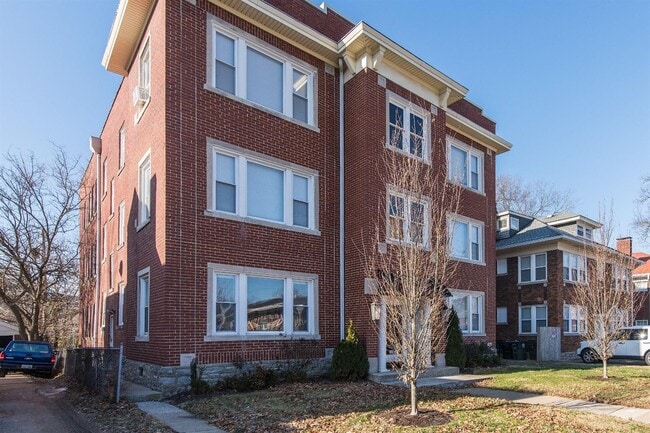 Building Photo - 262 Kalmia Ave