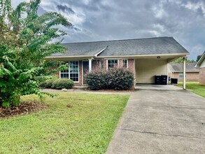 Building Photo - 13-15 Rockcreek Dr