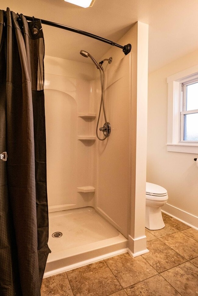 Building Photo - SCORE 50% OFF 1ST MONTH'S RENT IF SIGNED BY DEC 24! Gorgeous 3 bedroom home in Scott Township ava...