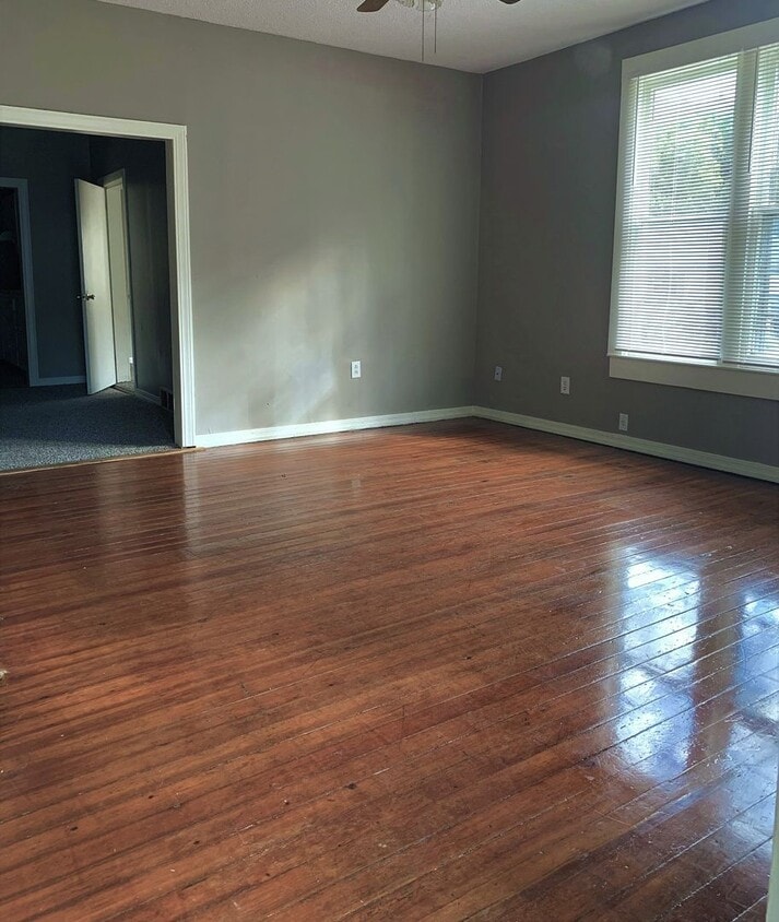 Large 3 Bed, 2 Bath House, Bonus Room and... - Large 3 Bed, 2 Bath House,  Bonus Room and...