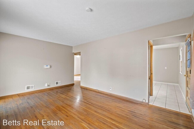 Building Photo - 3 br, 1.5 bath House - 2614 N 70TH AVENUE