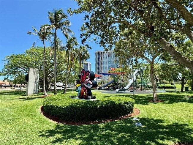 Foto del edificio - 1830 Radius Dr