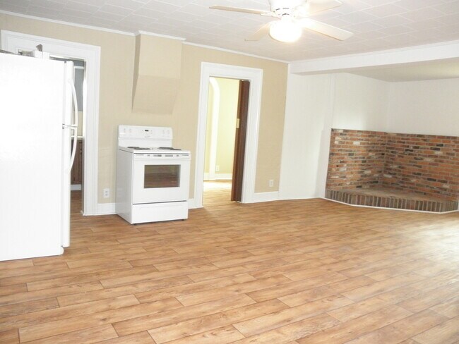 Building Photo - 3986 Rollo Rd