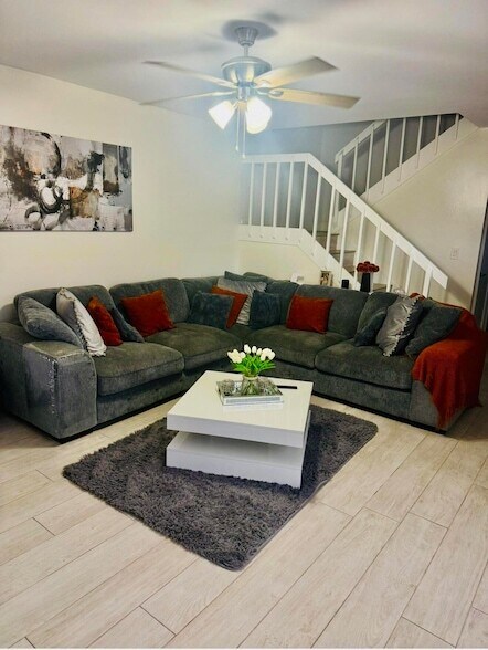 Foto del edificio - 922 Springdale Cir