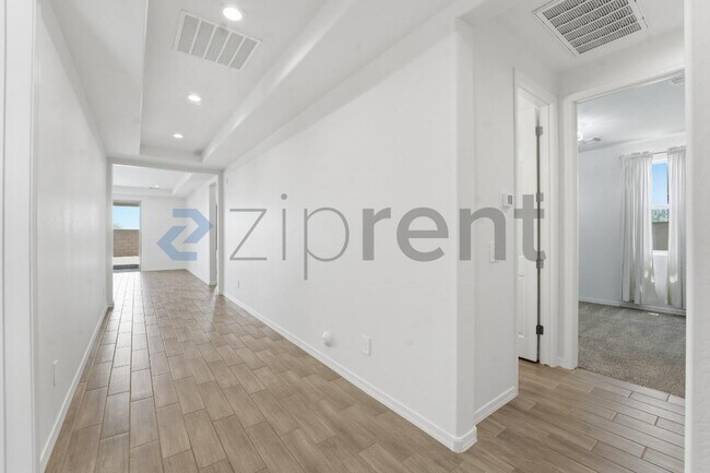 Building Photo - Unit