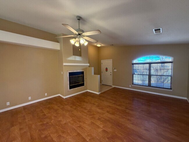 Foto del edificio - 3 Bedroom Home Near Louisiana Blvd NE & Paseo Del Norte Blvd NE!