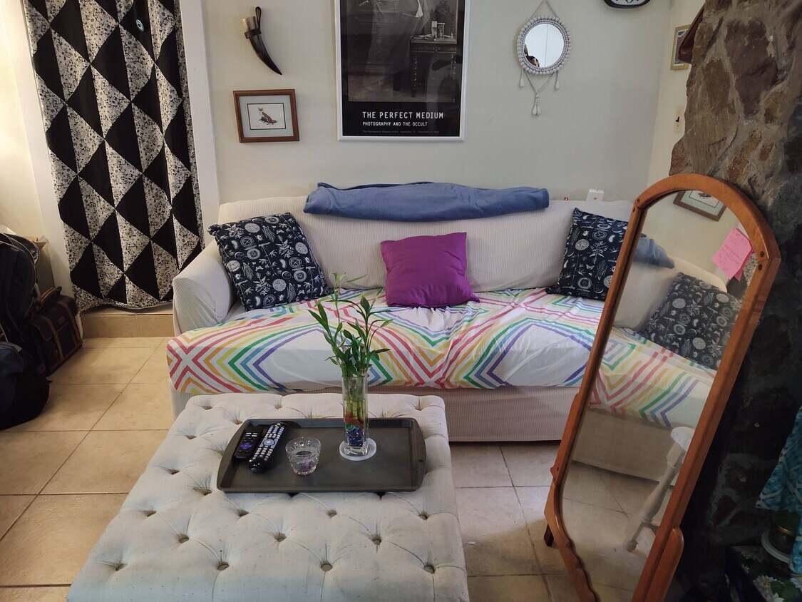 Living space - 2814 Quarry Rd NW