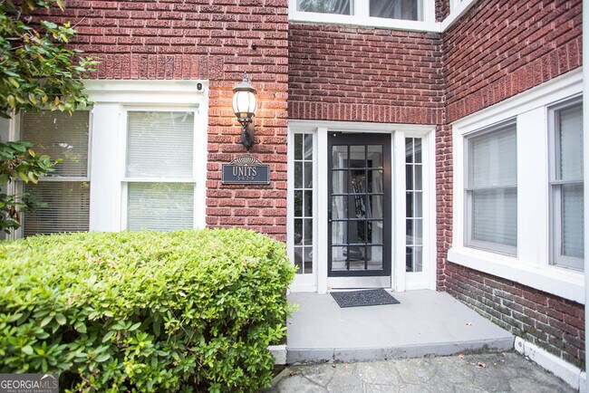 Foto del edificio - 653 Bonaventure Ave NE