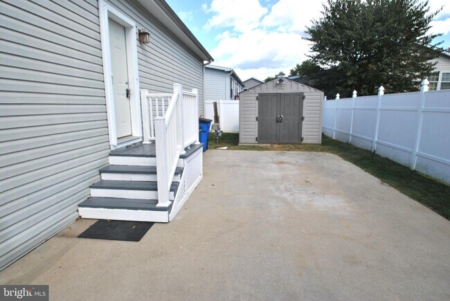 Building Photo - 14514 Lake Central Dr