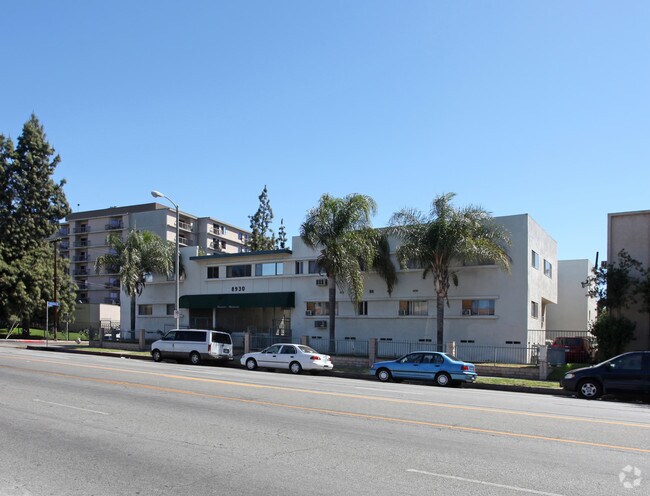 Building Photo - 8930 Van Nuys Blvd