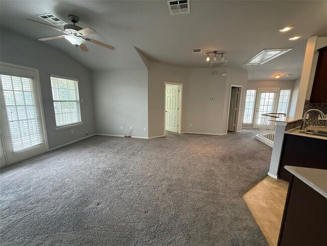 Foto del edificio - 1900 Scofield Ridge Pkwy