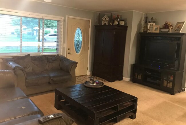 Foto del edificio - 7511 Manor Rd