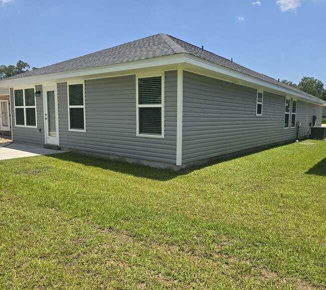 Building Photo - 8074 Westpointe Ln